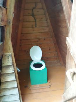 туалет маленького домика