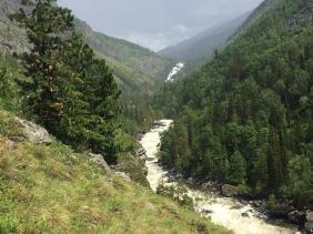 Река Чульча и вдалеке - водопад Учар