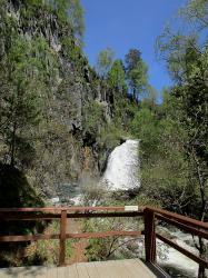 Обзорная площадка на водопаде Корбу