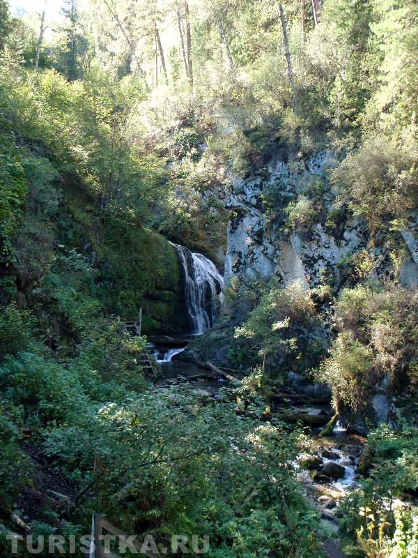 Ущелье с водопадом Чедор