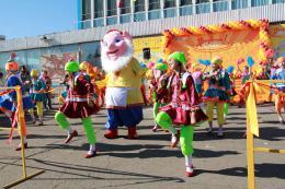 Горный Алтай : Праздник сыра 2011 в Барнауле : Концертная площадка перед Дворцом зрелищ и спорта