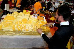 Горный Алтай : Праздник сыра 2011 в Барнауле : Выставка сыра