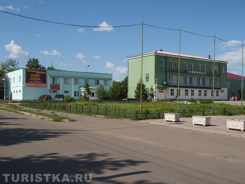 Гостиница и универмаг на улице Верещагина