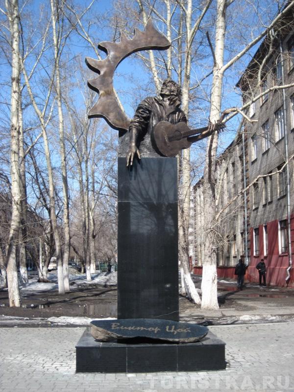Памятник певцу Виктору Цою