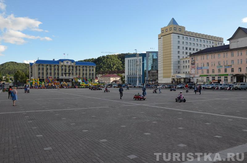 Площадь Ленина  в Горно-Алтайске