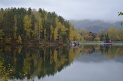 Горный Алтай : Золотая осень на Алтае : Спокойное озеро Ая