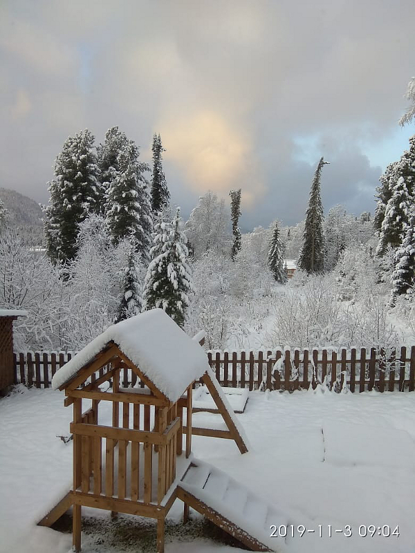 Зимний пейзаж рядом с гостевым домом «Дярык»
