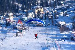 Отдых на Алтае зимой : Соревнования по сноуборду в дисциплине Big Air : Летающий сноубордист Александр Орлов