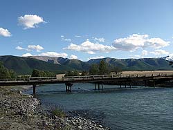 Горный Алтай : Алтаеведение : Мост через Чую за селом Кызыл-Таш