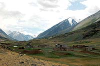 Горный Алтай : Ледники и озера Южно-Чуйского хребта (лето 2007) : Долина реки Караоюк. Зимовье.
