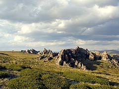 Конный поход на плато Укок : Скалы в урочище Чокпартас (Шокпартас)