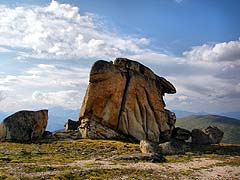 Конный поход на плато Укок : Скалы в урочище Чокпартас