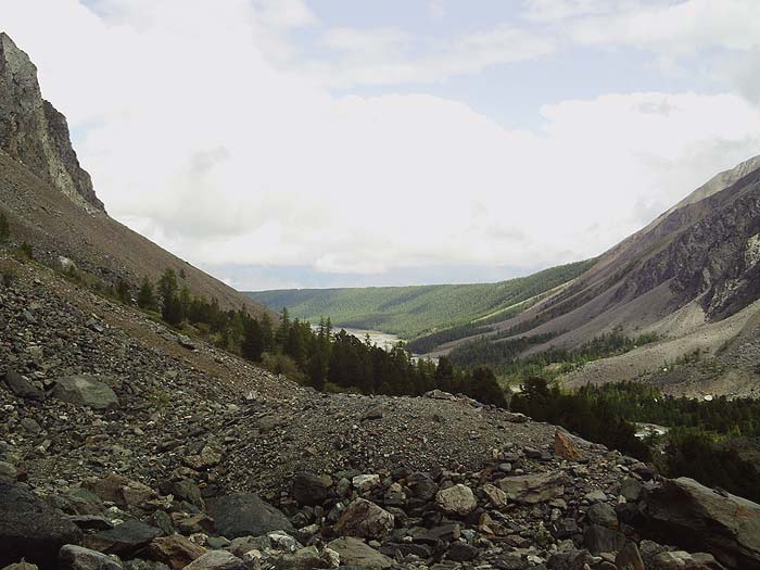 Вид на ущелье со склона горы Кзылташ