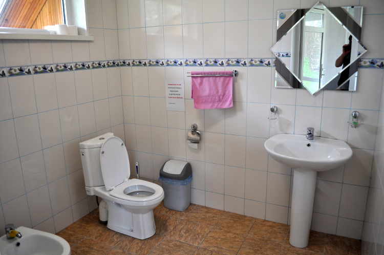 Туалетная комната на территории