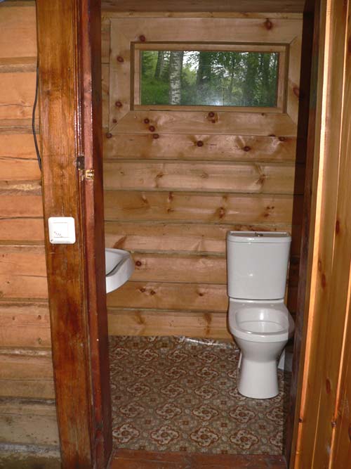 Летний туалет с водопроводом