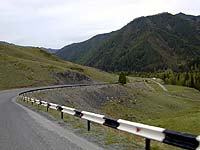 Автопробег по Горному Алтаю (май 2006) : Спуск с перевала Чике-Таман