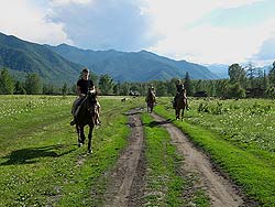 Горный Алтай : Отчет о походе  харитоновцев на восток : На конях в Тюнгуре