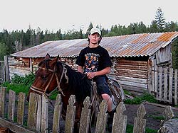 Горный Алтай : Отчет о походе  харитоновцев на восток : Именинник на коне
