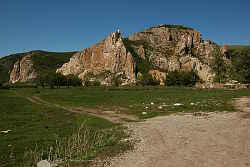 Горный Алтай : Пещеры Краснощековского района : Скала Большой Монастырь