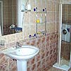 Горный Алтай : Гостиничный комплекс  «Коттеджи в Узнезе» : Ванная комната