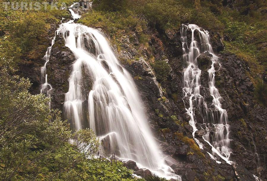 Водопад у озера Уймень
