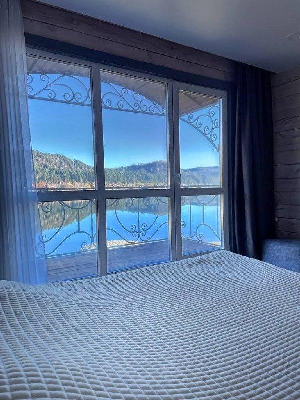 Коттедж Панорама, вид со второго этажа на Телецкое озеро