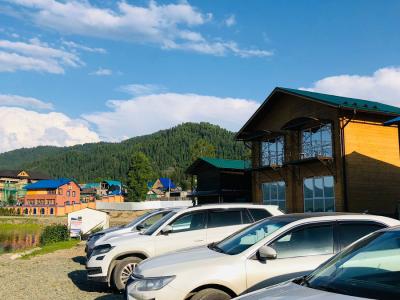 Большой коттедж