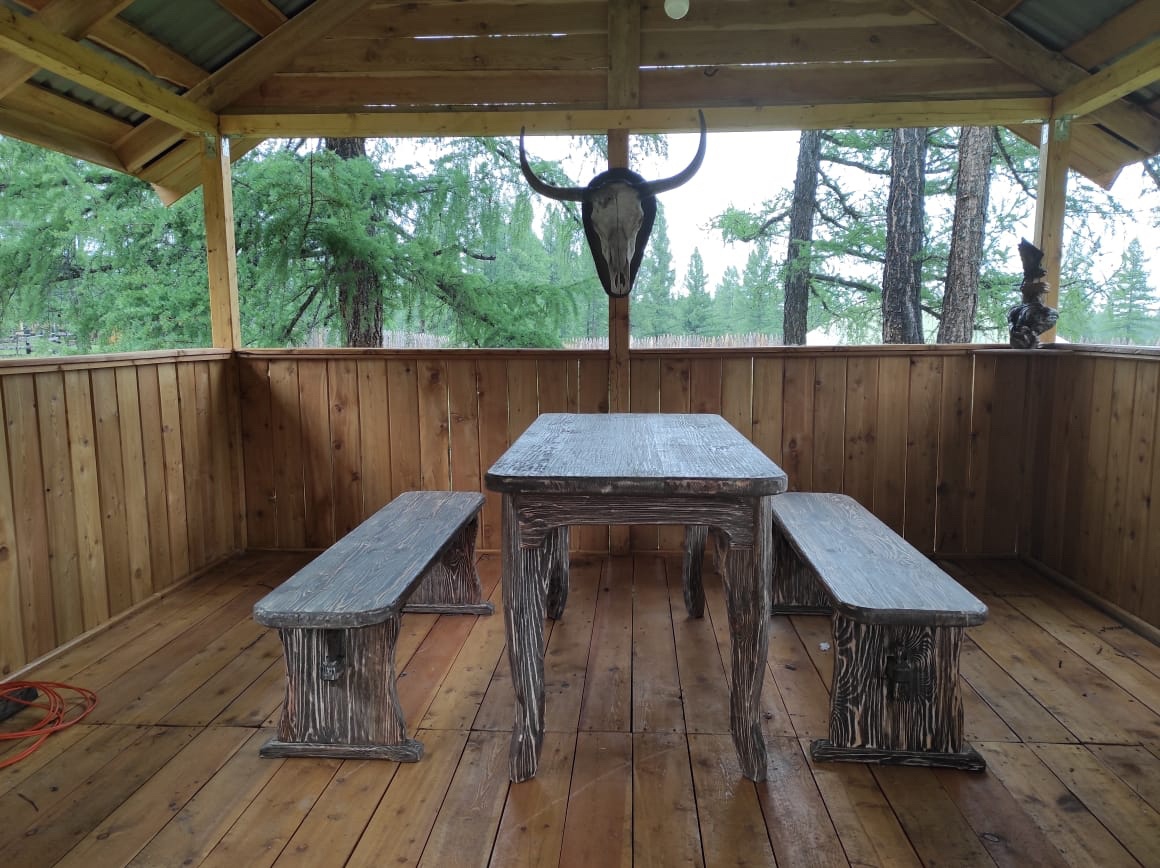 Большая беседка с лавками