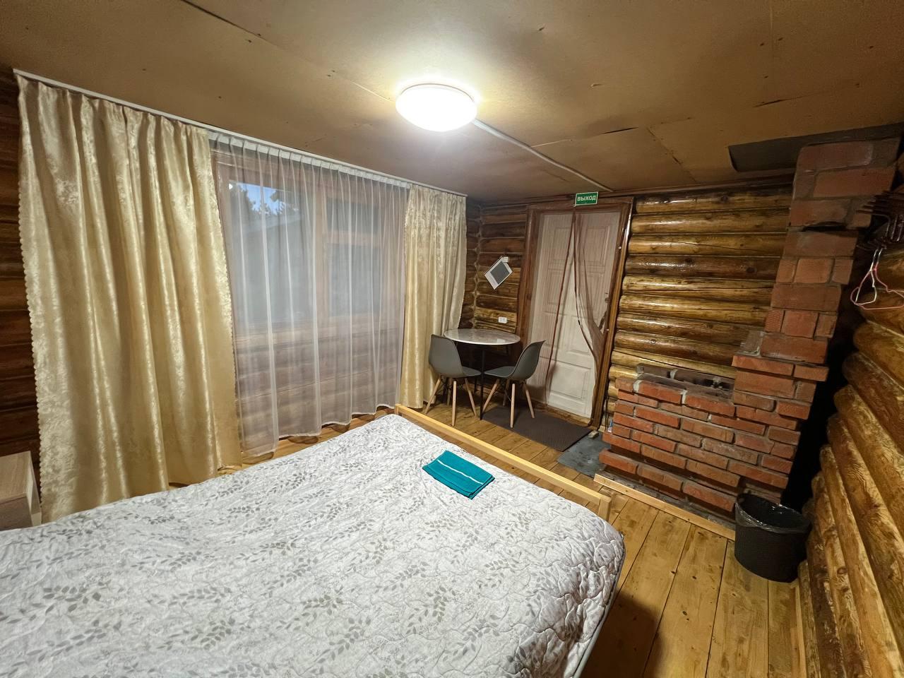 Трехкомнатный дом с печкой (4+4+2 мест)