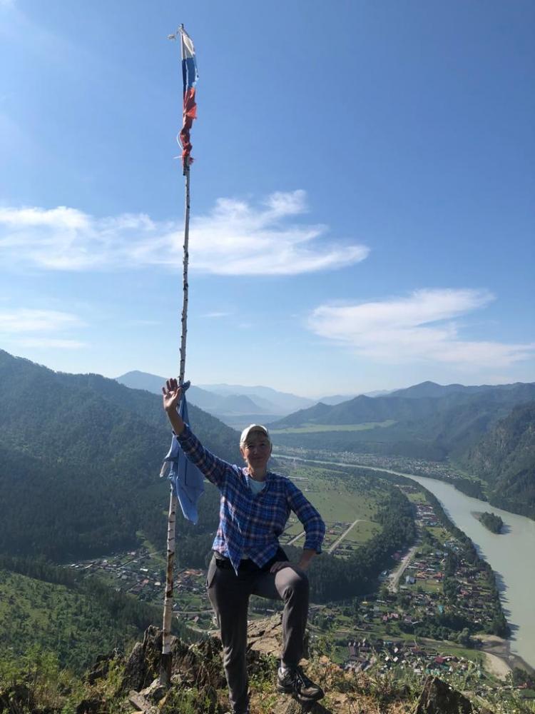 Пик горы Серегур у села Узнезя в Горном Алтае