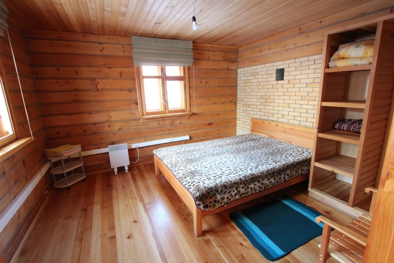 Спальня (1 этаж дома с камином)