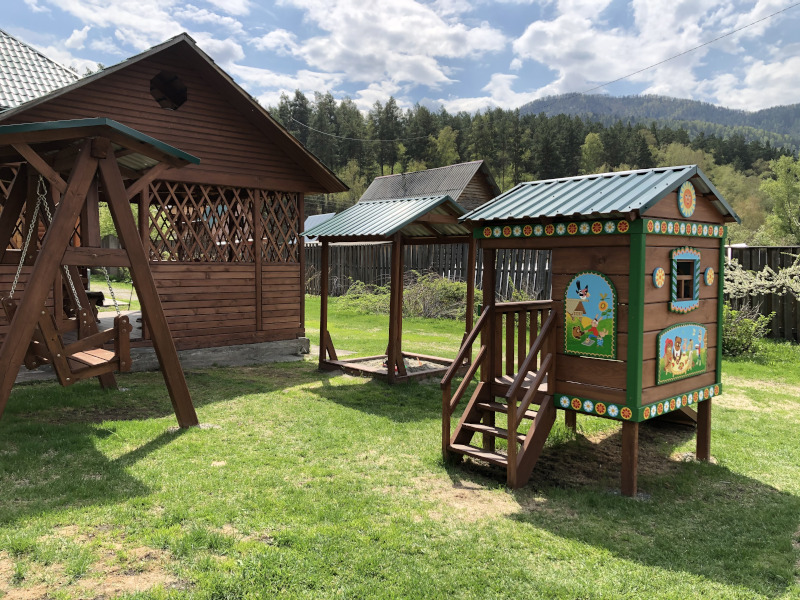 Детская площадка с домиком