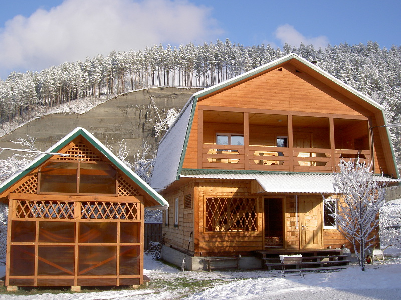 Дом на 5-6 человек и беседка