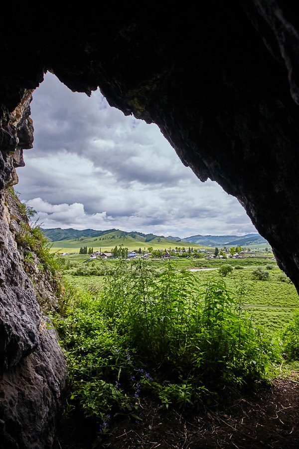 "Денисова" пещера находится в пешей доступности от Усадьбы.