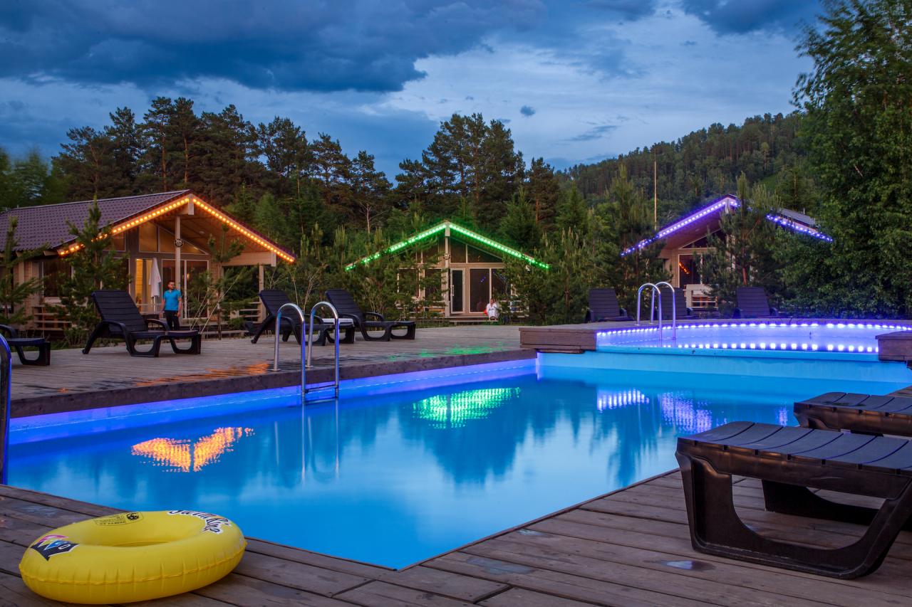 Бассейн у Сканди Шале