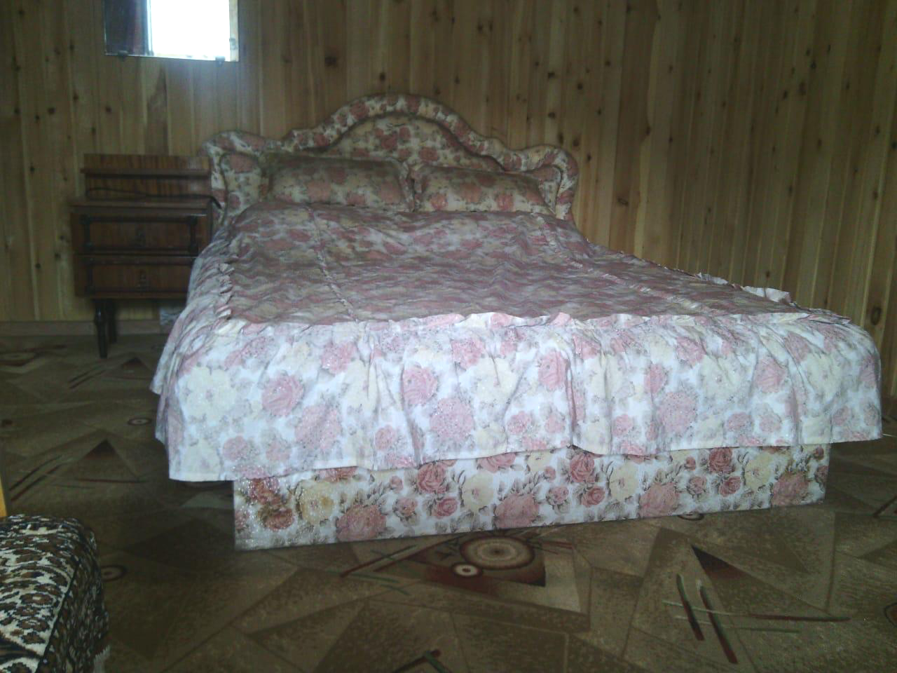 Двуспальная кровать