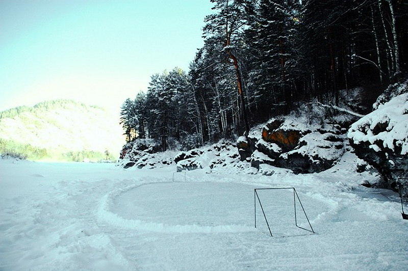 Каток на берегу Катуни