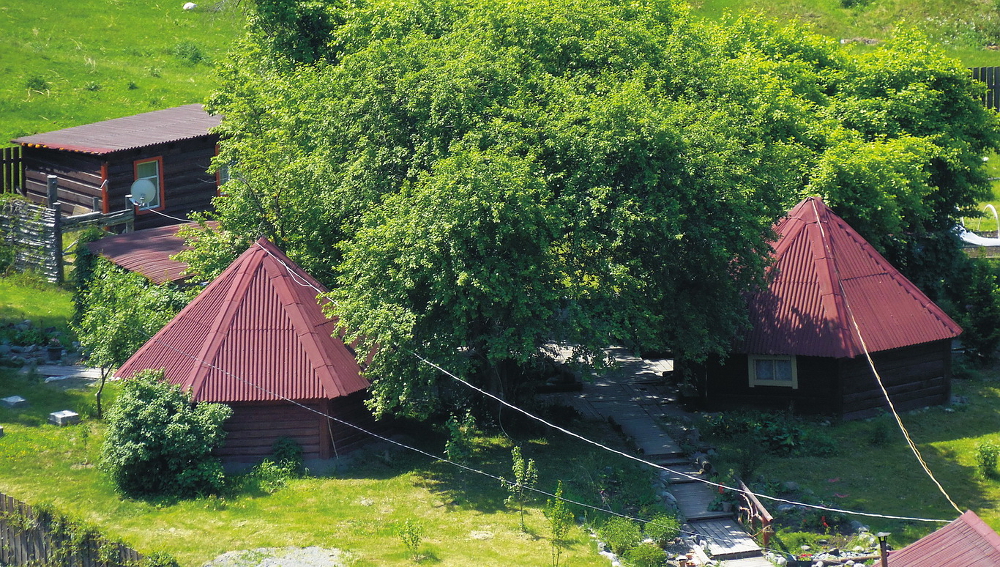 Аилы в «Еландинской заимке» 