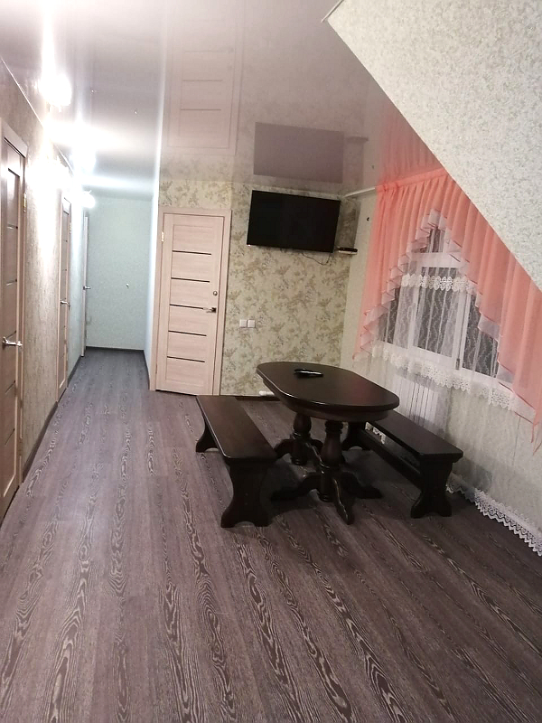 Зал с телевизором на II этаже