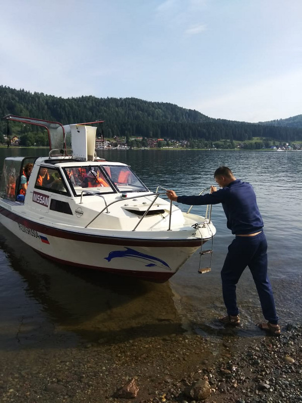 Прогулки на катере по Телецкому озеру