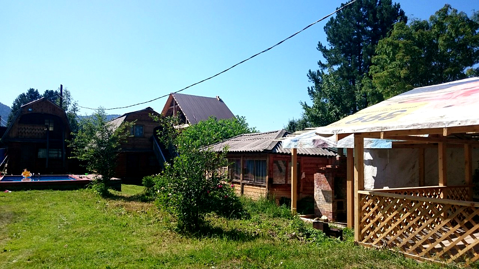 Беседка на территории, бассейн