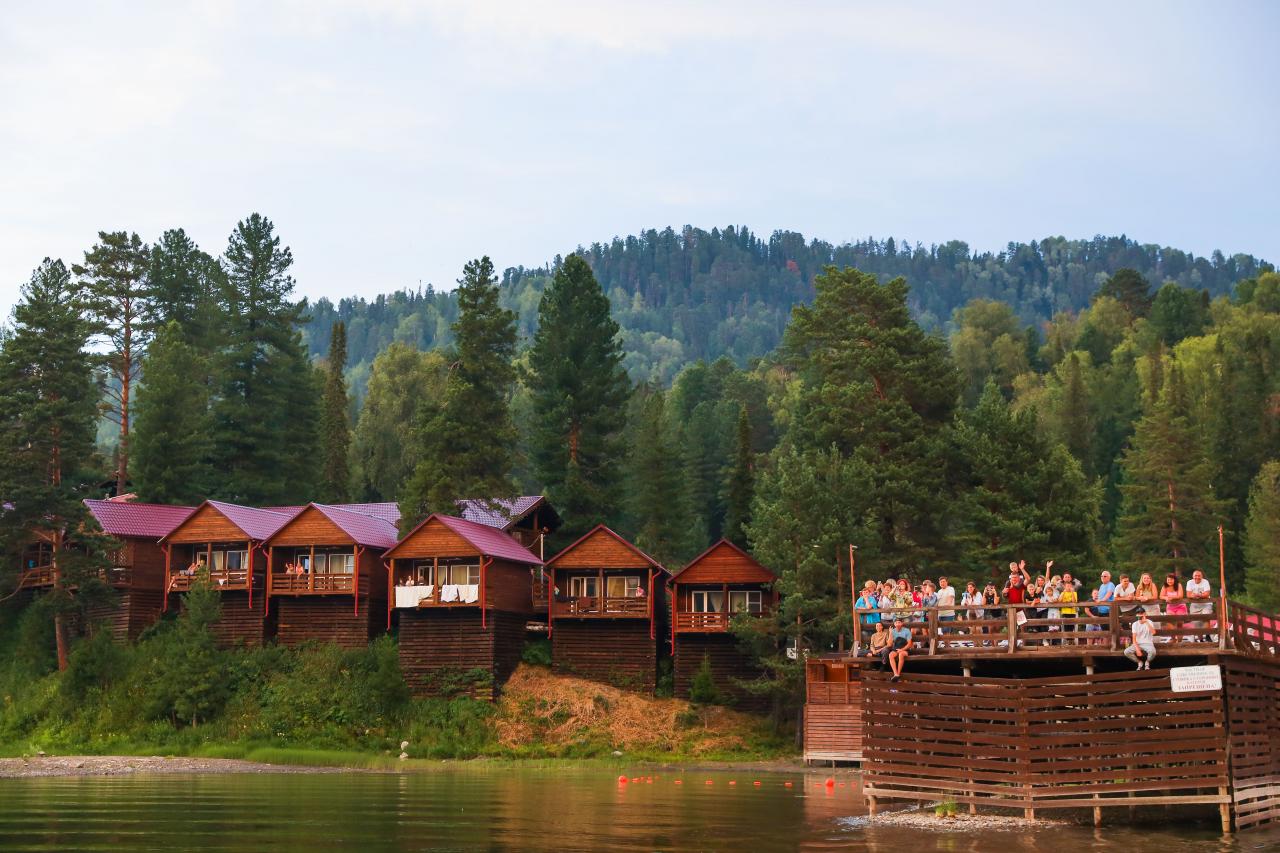 База отдыха "Горное озеро" на Алтае