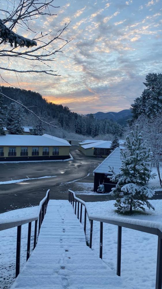 База отдыха "Горное озеро" зимой