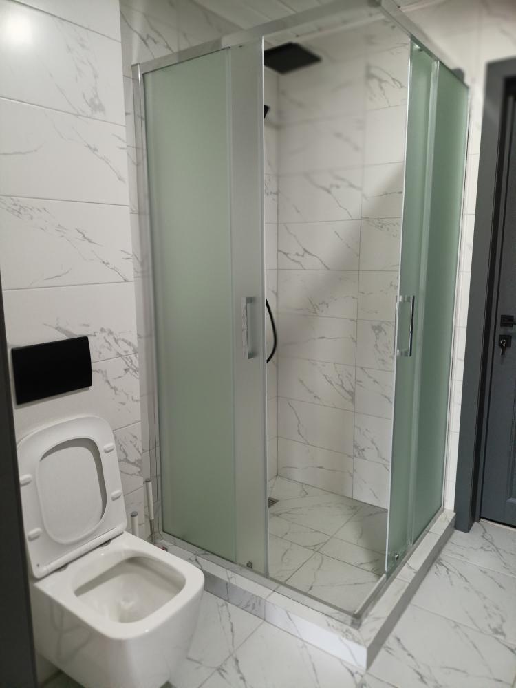 Санузел с душем в коттедже