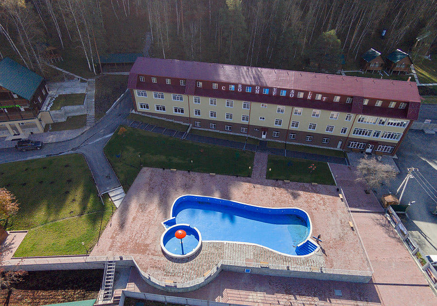 Благоустроенный корпус и бассейн