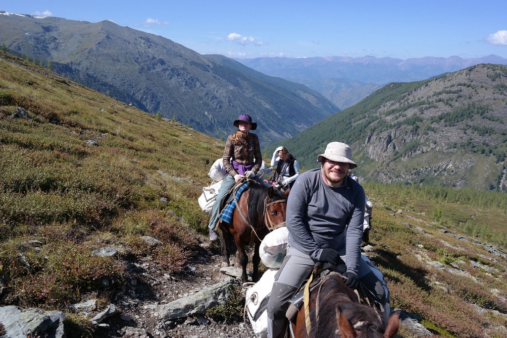 Подъём на перевал Сарыбель