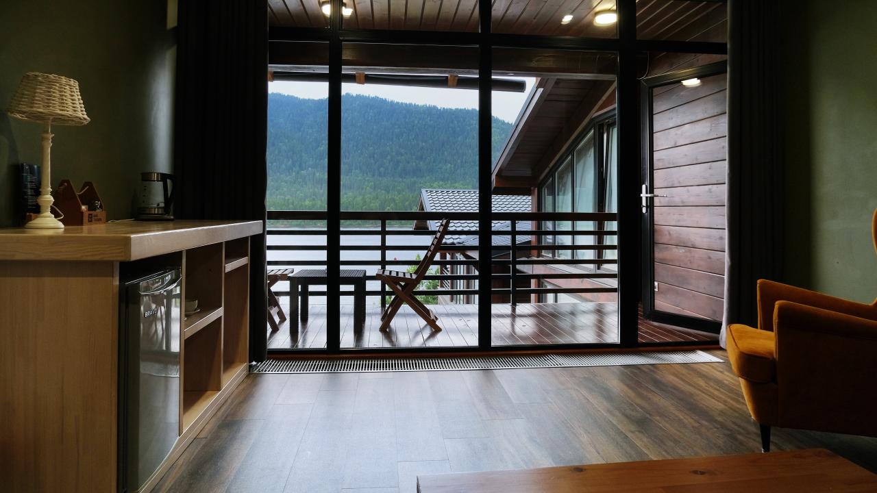 Шале Телецкое. Номер люкс.