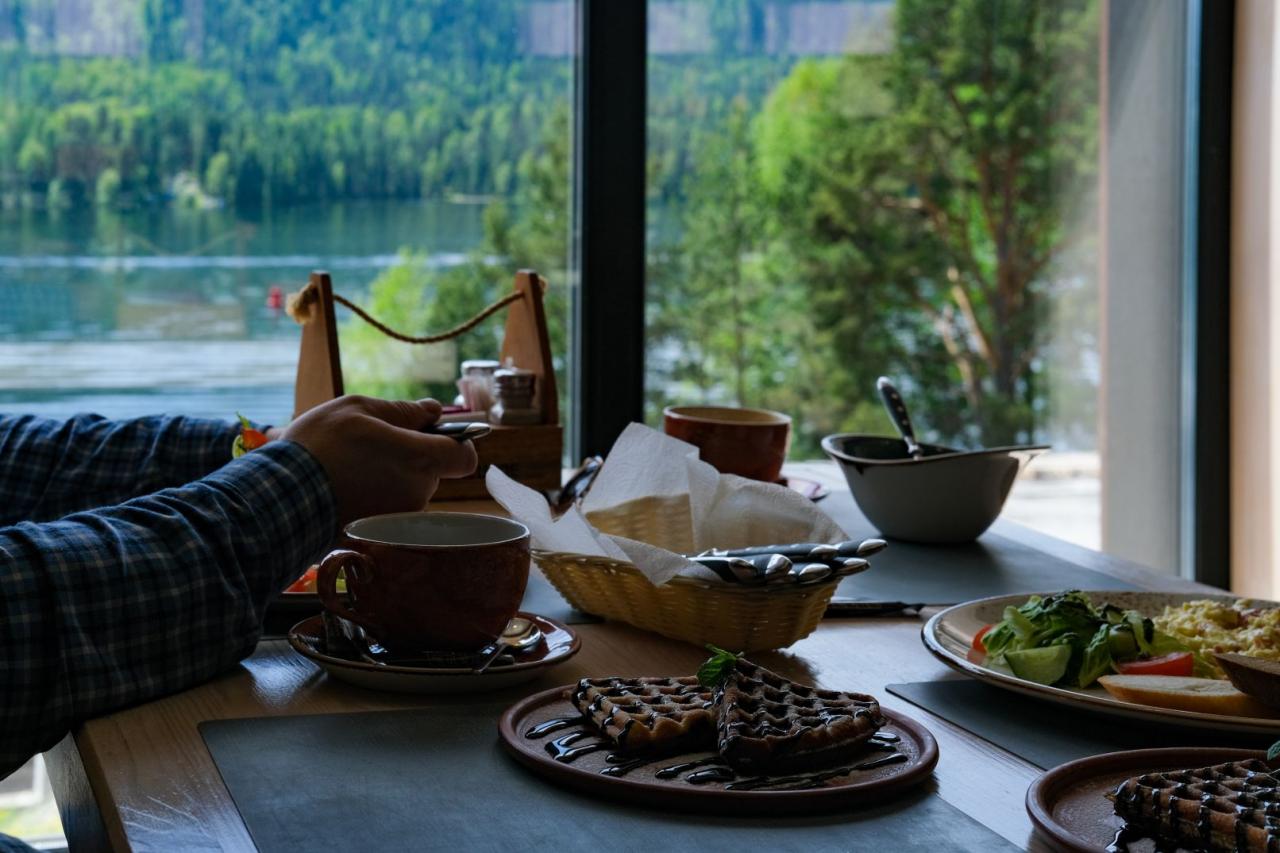 Завтрак в кофейне Шале Телецкое.