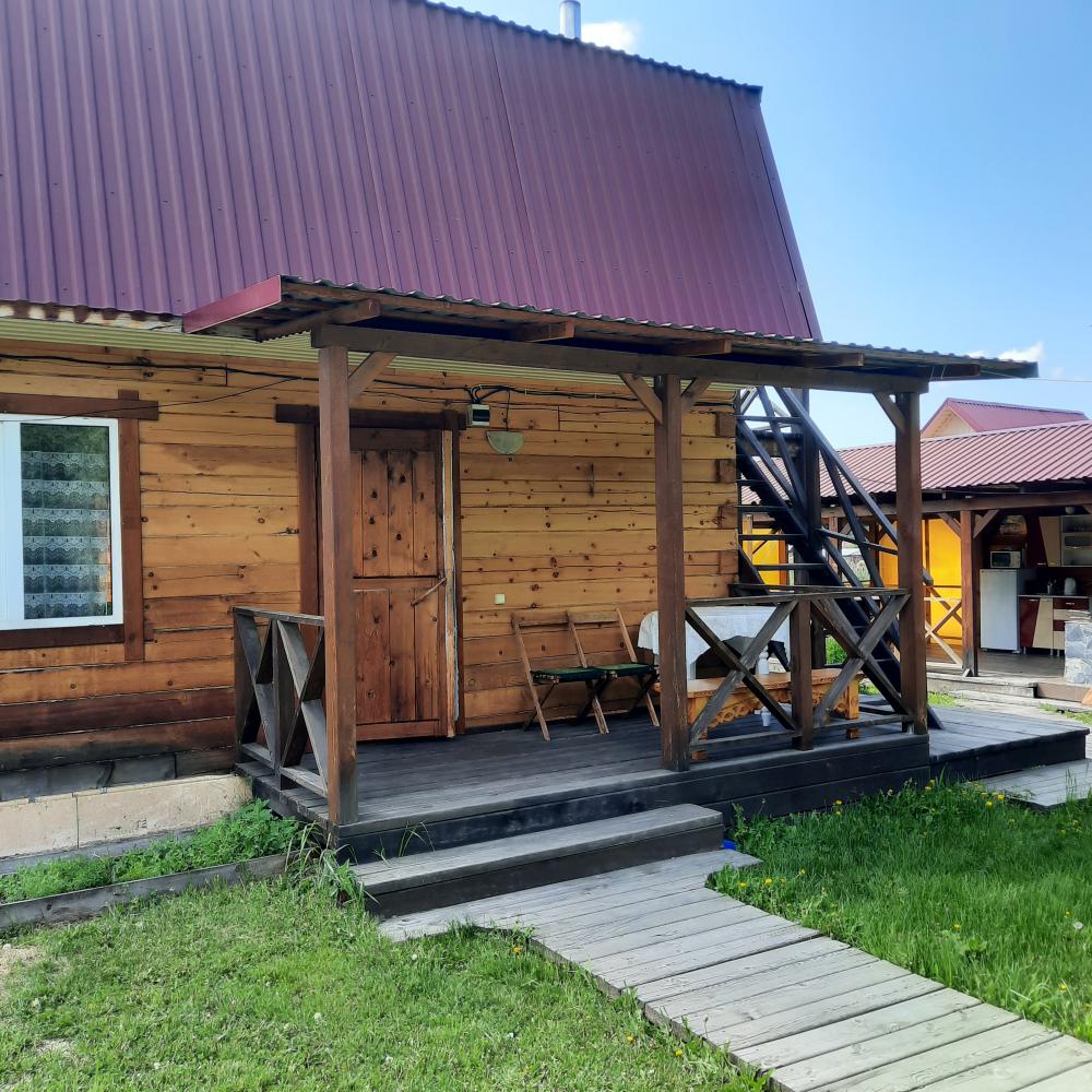 Домик с мансардой комната с печкой на первом этаже