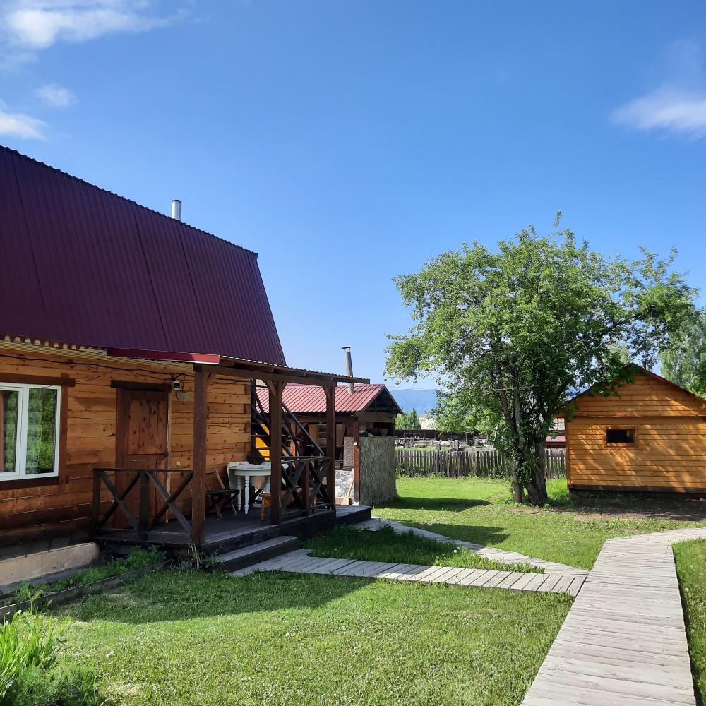 Тёплый, кедровый, отдельностоящий домик, до 4-5 мест.